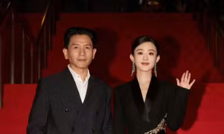Triệu Lệ Dĩnh bị đồn hẹn hò với đạo diễn có tiếng, fan: "Chị hạnh phúc là được"