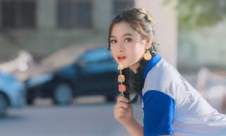 Hotgirl Chứng khoán “Dính độc toàn thân”