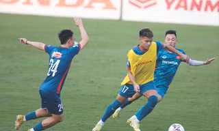 Văn Tùng trong buổi tập của ĐT Việt Nam. Ảnh: Anh Đoàn