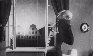 Phim Nosferatu (1922) của đạo diễn FW Murnau một trong những phim chuyển thể sớm nhất của Dracula