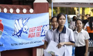 Thí sinh dự thi tốt nghiệp THPT sáng 27/6. Ảnh: NHƯ Ý