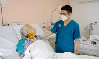 Điều trị cho người cao tuổi tại Bệnh viện Trung ương Quân đội 108