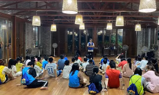 Lời xin lỗi muộn màng của MC Minh Trang tiếp tục gây tranh cãi về Làng Háo Hức. Ảnh: FB LHH