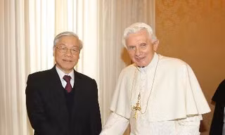 Tổng Bí thư Nguyễn Phú Trọng và Giáo hoàng Benedict XVI năm 2013. Ảnh: TTXVN
