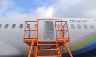 Hành khách đòi bồi thường 1 tỷ USD sự cố máy bay Boeing rơi cửa
