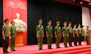Mẫu trang phục tại buổi làm việc.