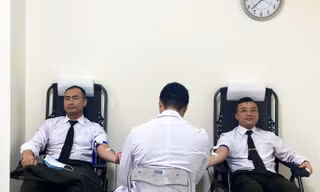 Cán bộ, chiến sĩ công an Sơn La hiến máu khẩn cấp cứu 2 bệnh nhân qua cơn nguy kịch