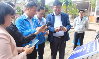 Tỉnh Đoàn Hòa Bình trao quà tặng, phần việc hơn 1,5 tỉ đồng phát động Tháng Thanh niên