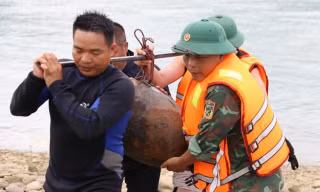 Phát hiện, trục vớt quả bom nặng 100 kg ở Hòa Bình