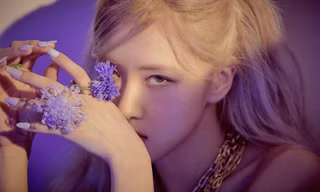 Rosé (BLACKPINK) tiết lộ lý do vì sao “On The Ground” là ca khúc hoàn toàn bằng tiếng Anh