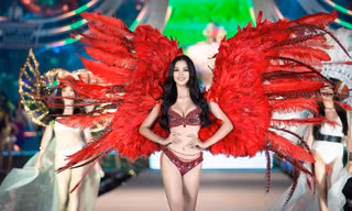 Tiểu Vy, Phương Nga, Thúy An khoe body cực phẩm như siêu mẫu trên sân khấu Người đẹp Biển