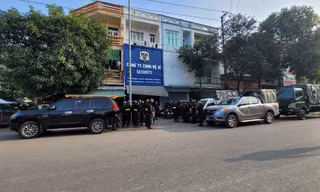 Hàng chục cảnh sát bao vây trụ sở một công ty vệ sỹ ở Thanh Hóa