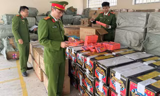 Bóc gỡ đường dây mua bán pháo nổ số lượng cực lớn