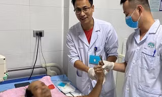 Cánh tay bị đứt lìa được nối thành công