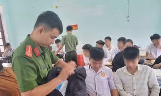 Công an Thanh Hoá đồng loạt kiểm tra tư trang của học sinh sau loạt vụ bạo lực học đường