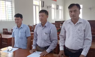 Ba cán bộ xã vừa bị khởi tố bị can, cấm đi khỏi nơi cư trú