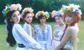 Red Velvet hóa nữ thần mùa Hạ, chủ trì lễ hội mùa màng đen tối trong "Cosmic"