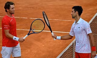 Djokovic bị ví là 'quân tốt trên bàn cờ' sau vụ bị từ chối dự Mỹ Mở rộng