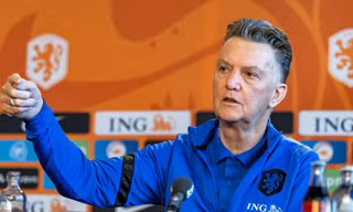 Thắng vùi dập tuyển Mỹ, HLV Van Gaal vẫn không hài lòng