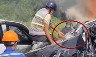 Người đầu tiên kéo tài xế kẹt trong xe Volvo: 'Đừng gọi tôi là người hùng'