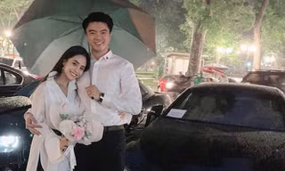 Được chồng quỳ gối tặng quà, ca nương Kiều Anh khiến fan 'phát sốt'