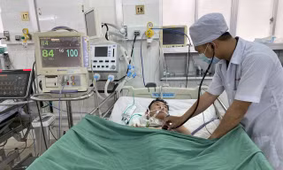 Bệnh nhi ngưng tim ngoài bệnh viện hồi sinh kì diệu