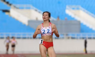 Nguyễn Thị Oanh không có đối thủ trên đường chạy 1500m