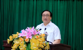 Bí thư Thành ủy Hà Nội Hoàng Trung Hải phát biểu tại hội nghị. Ảnh: Trường Phong