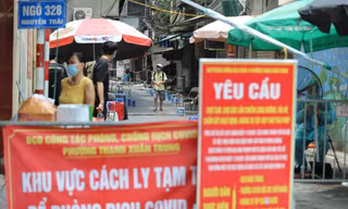 Có thể treo biển tại cửa nhà người phải cách ly khi về Hà Nội