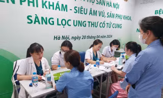 Hàng trăm nữ công nhân ở Hà Nội được khám sàng lọc ung thư 