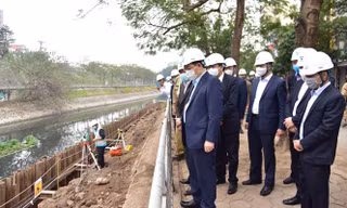Thăm nhà máy nước thải Yên Xá, Bí thư Hà Nội yêu cầu 'chỉ bàn tiến, không bàn lùi'