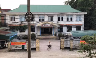 Trung tâm Y tế thị xã Quảng Trị, nơi báo tin bị mất trộm chiếc xe ôtô biển xanh. Ảnh: H.Thơ