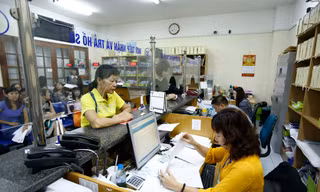 Không yêu cầu sổ hộ khẩu, tạm trú khi làm thủ tục tại cơ quan Bảo hiểm Xã hội