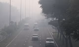 Chuyên gia nói về hiện tượng trời mịt mù kéo dài ở TPHCM