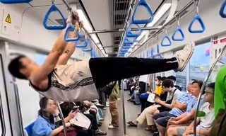 Đề nghị công an xử lý vụ thanh niên hít xà đơn trên metro TPHCM