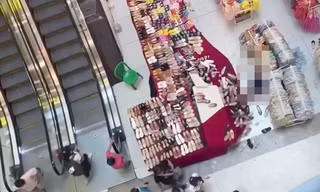 Động thái của Vạn Hạnh Mall sau 3 vụ rơi lầu; 4 người cùng gia đình bị xe chở rác tông tử vong