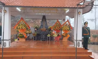 Khánh thành Nhà bia tưởng niệm tại điểm cao 820. Ảnh: Duy Chiến