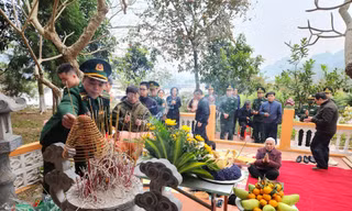 Tưởng nhớ những người giữ đất biên cương -Ảnh: Duy Chiến 