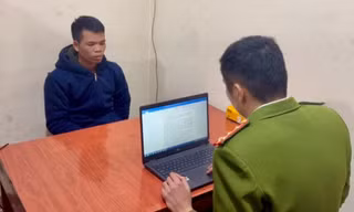 Đối tượng Huế tại cơ quan công an. 