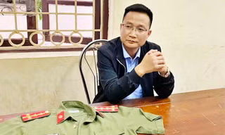 Đối tượng Long và tang vật .Ảnh: CA