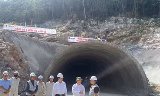 Lãnh đạo địa phương luôn quan tâm, đồng hành với doanh nghiệp, nhân dân trong việc thi công, triển khai dự án. (ảnh: Duy Chiến)