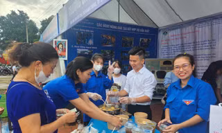 Tuyển dụng việc làm, du học thu hút giới trẻ xứ Lạng