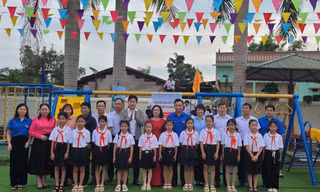 Niềm vui của các em học sinh xứ Lạng. 