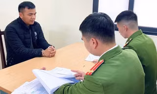 Đối tượng Vi Văn Đức tại cơ quan công an -Ảnh: TL