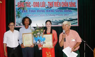 Tập đoàn bịp thơ… xuyên Việt: Chân dung 'trùm thơ'