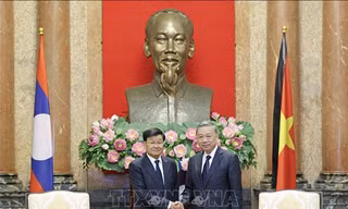 Chủ tịch nước Tô Lâm tiếp đồng chí Thongloun Sisoulith, Tổng Bí thư, Chủ tịch nước Lào. (Ảnh: TTXVN)