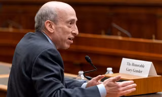 Chủ tịch Ủy ban quản lý chứng khoán và giao dịch Mỹ (SEC) Gary Gensler. (Ảnh: AP)