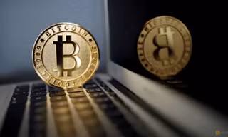 Giới đầu tư bitcoin đang đánh cược với quyết định mà SEC dự kiến đưa ra trong tuần này. ̣(Đồ họa: Reuters)