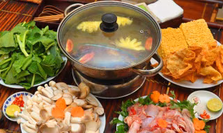 Món ngon ngày Tết: Cách làm lẩu gà thơm ngon