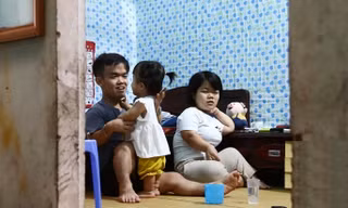 Cận cảnh cuộc sống của đôi vợ chồng tí hon, chỉ cao 1m giữa Hà Nội